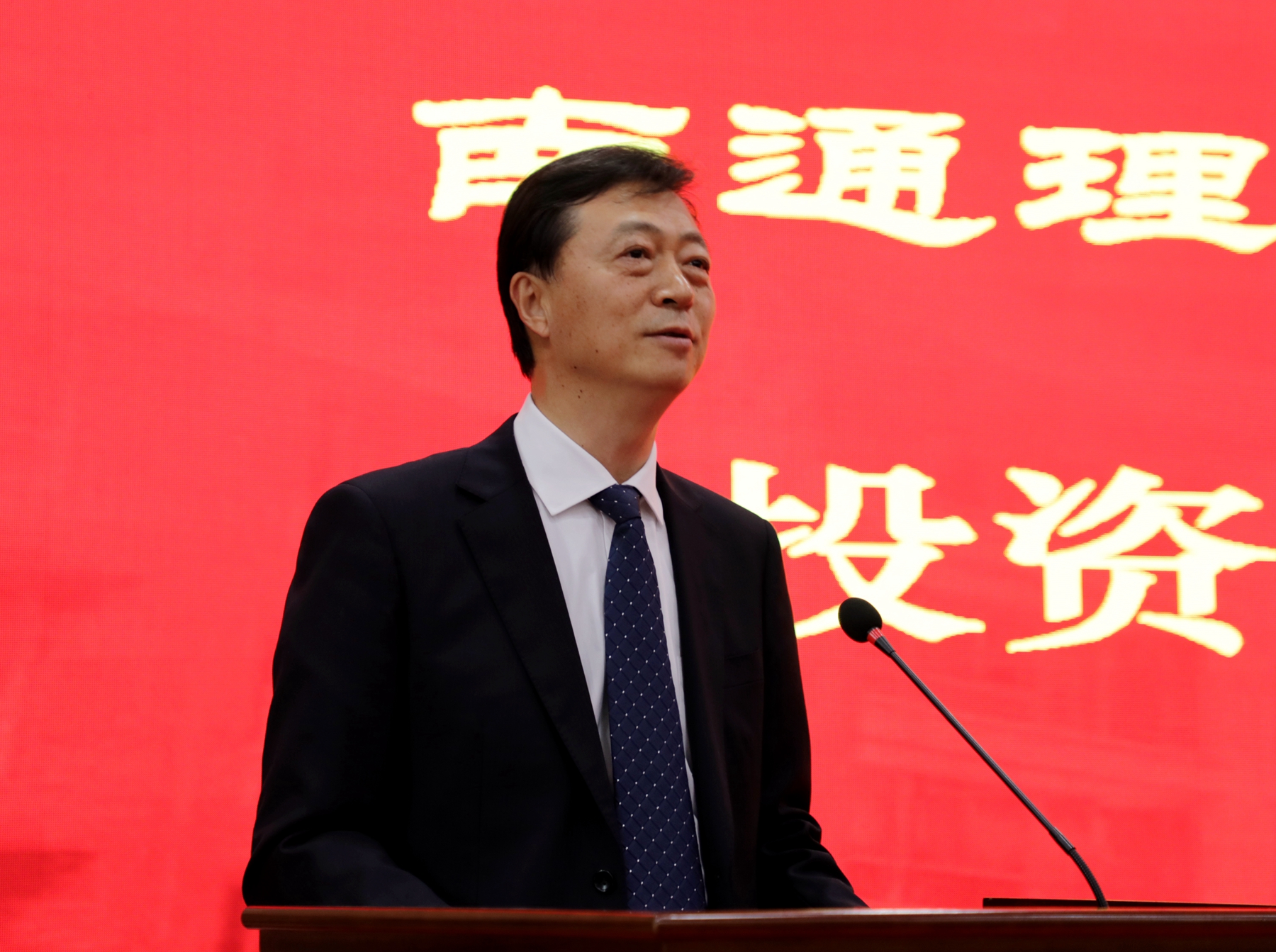 苏中建设集团总裁陈永明主持仪式